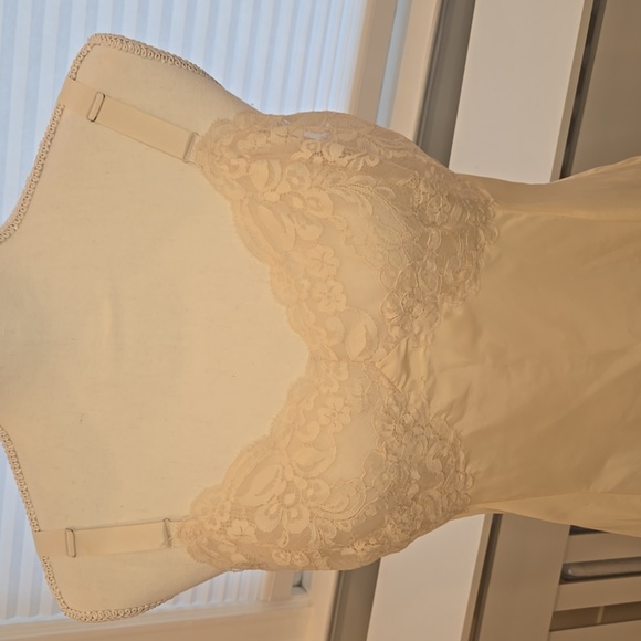 Molded Magic by Neiman Marcus Vintage Lace Cream Slip Chemise - Small Medium - Picture 3 of 7